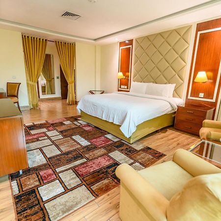 Hotel One Фейсалабад Экстерьер фото