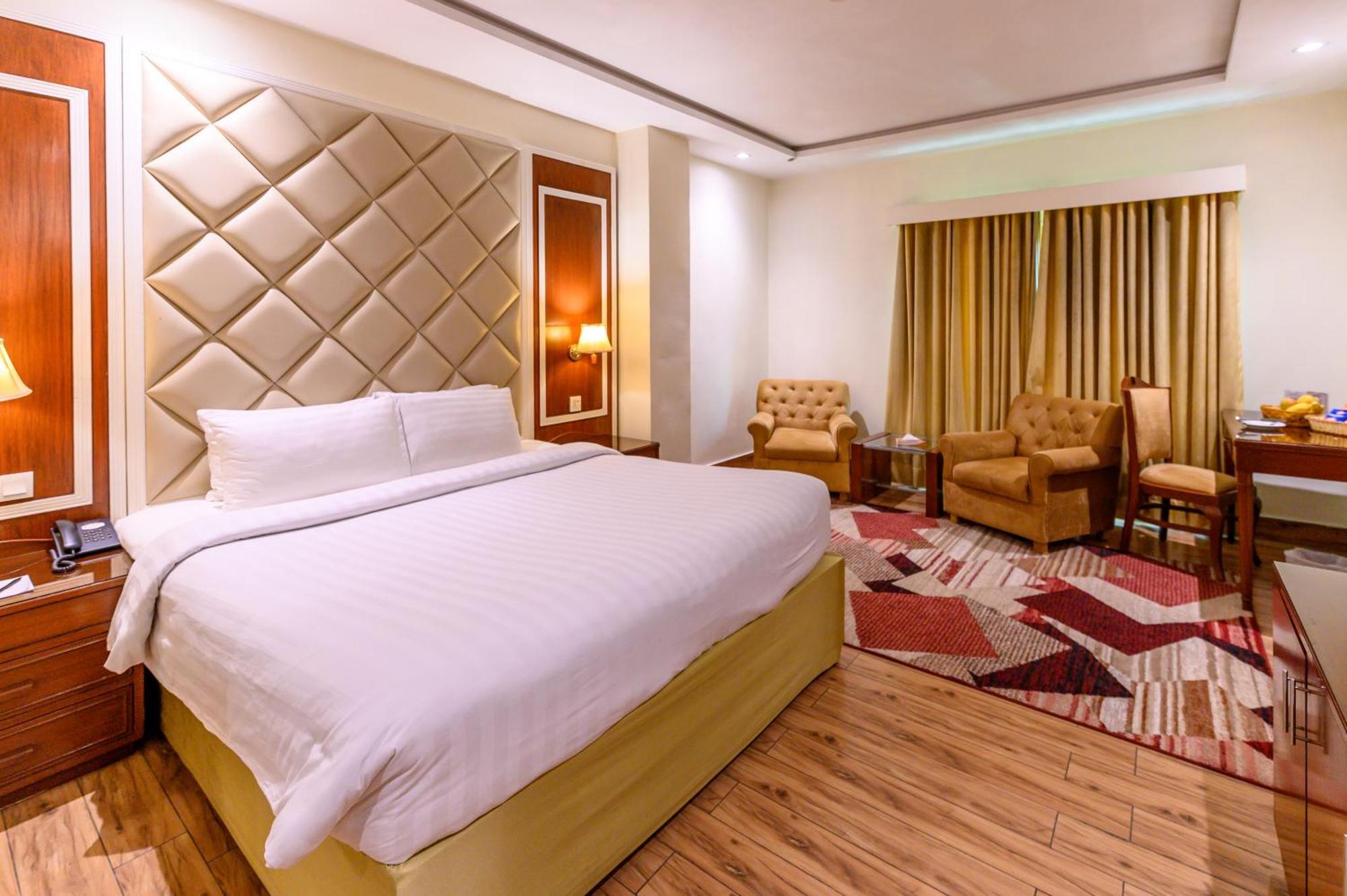Hotel One Фейсалабад Экстерьер фото