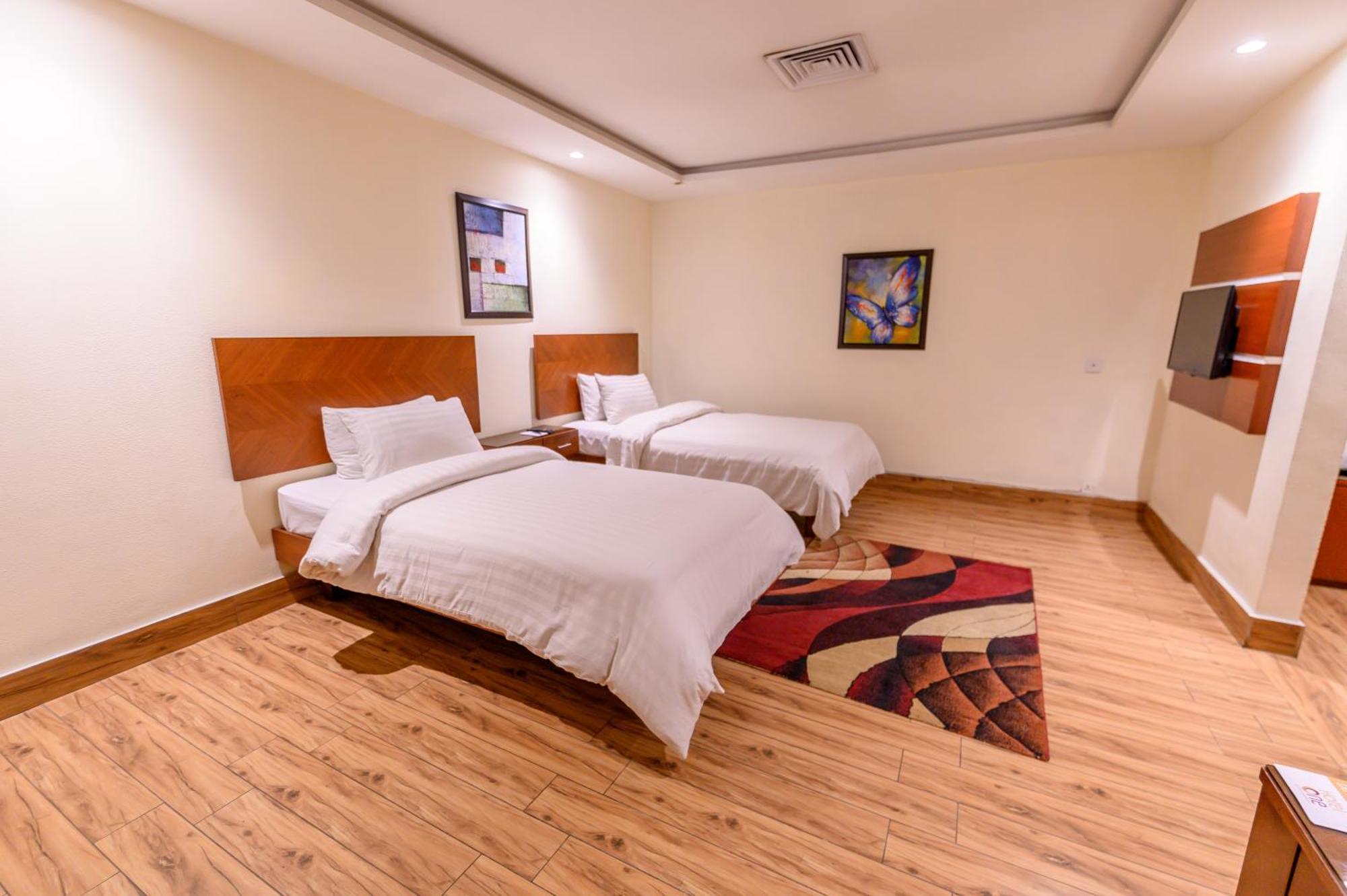 Hotel One Фейсалабад Экстерьер фото