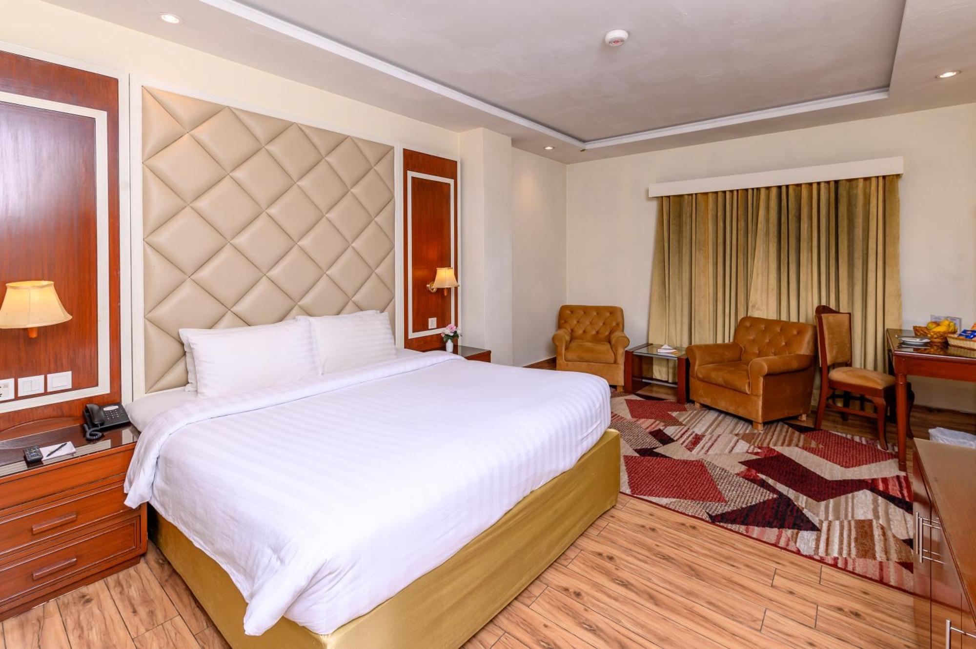 Hotel One Фейсалабад Экстерьер фото