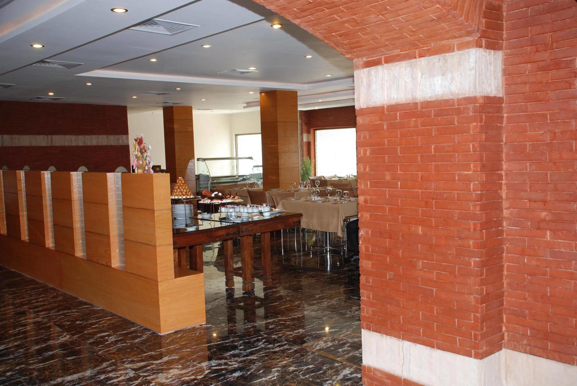 Hotel One Фейсалабад Ресторан фото